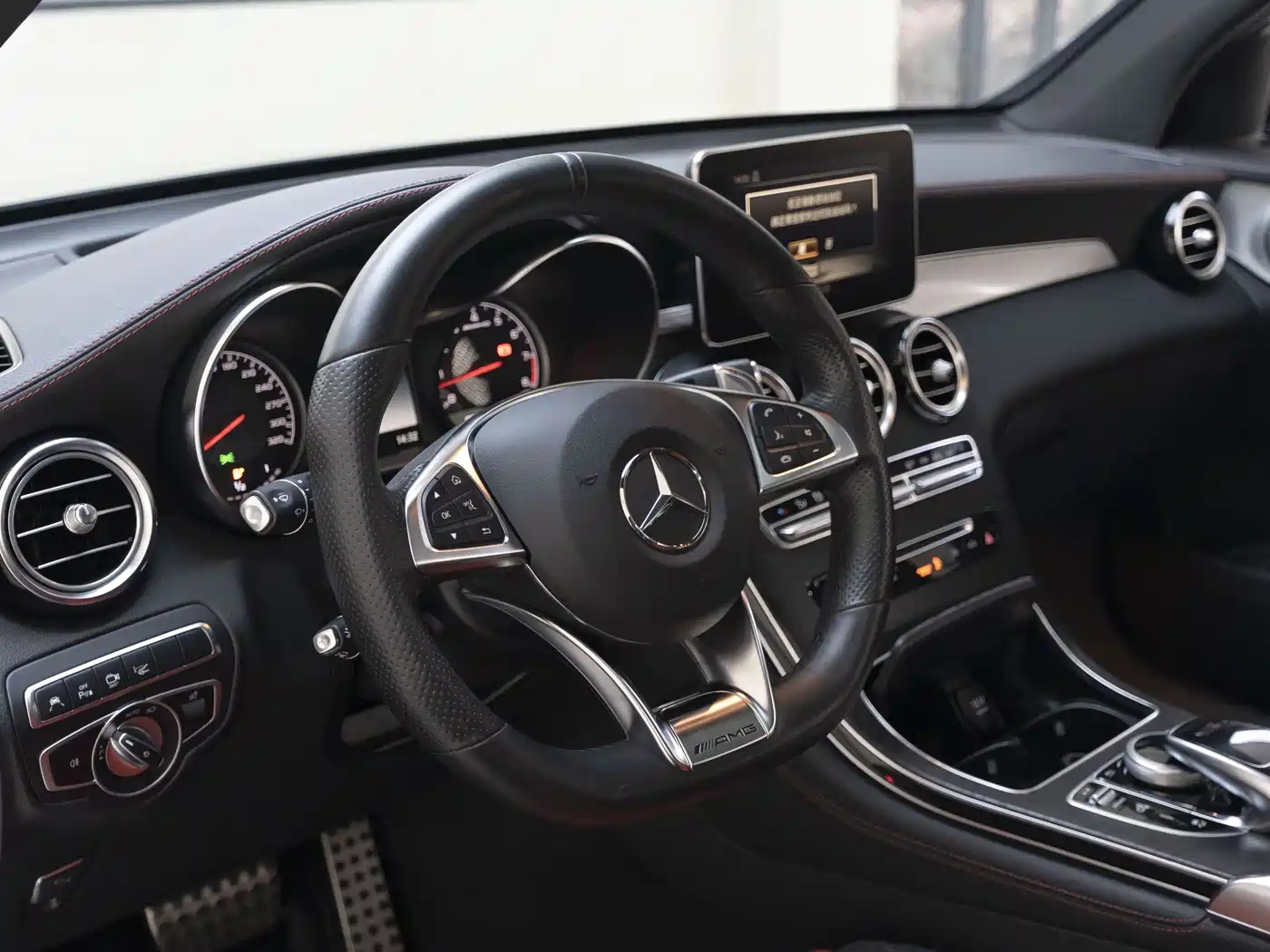 Mercedes-Benz GLC AMG 2018 AMG GLC 63 4MATIC+ фото 10