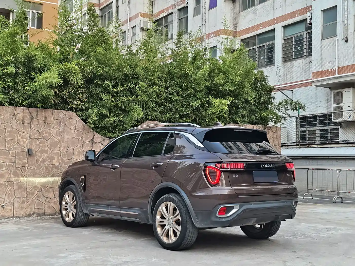 Lynk & Co 01 2017 2.0T 2WD Pro Version фото 4