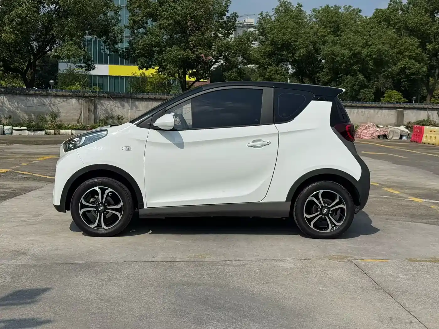 QQ New Energy Little Ant 2021 2021 200K Fans Edition Vitality Version (NCM Battery 301km)