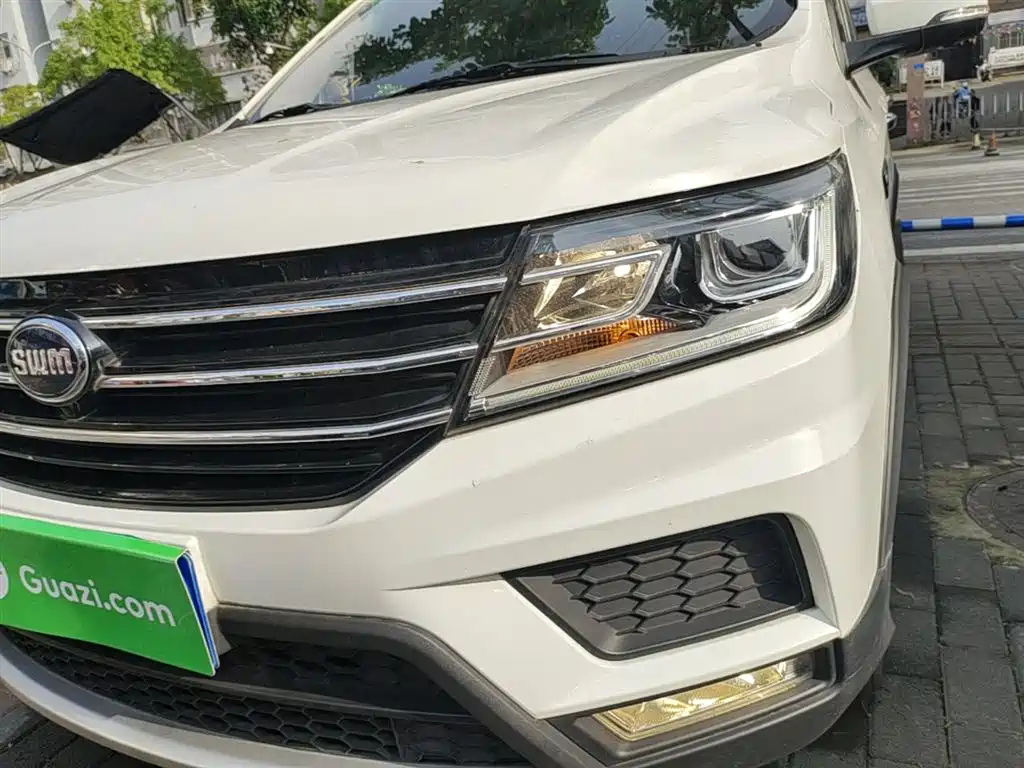 SWM Motor SWM X3 2021 2020 1.5L Manual Premium 7-seater