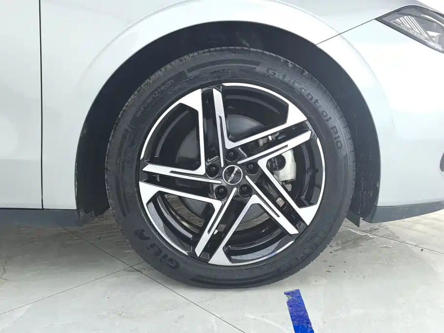 Фото 6 - Roewe D7