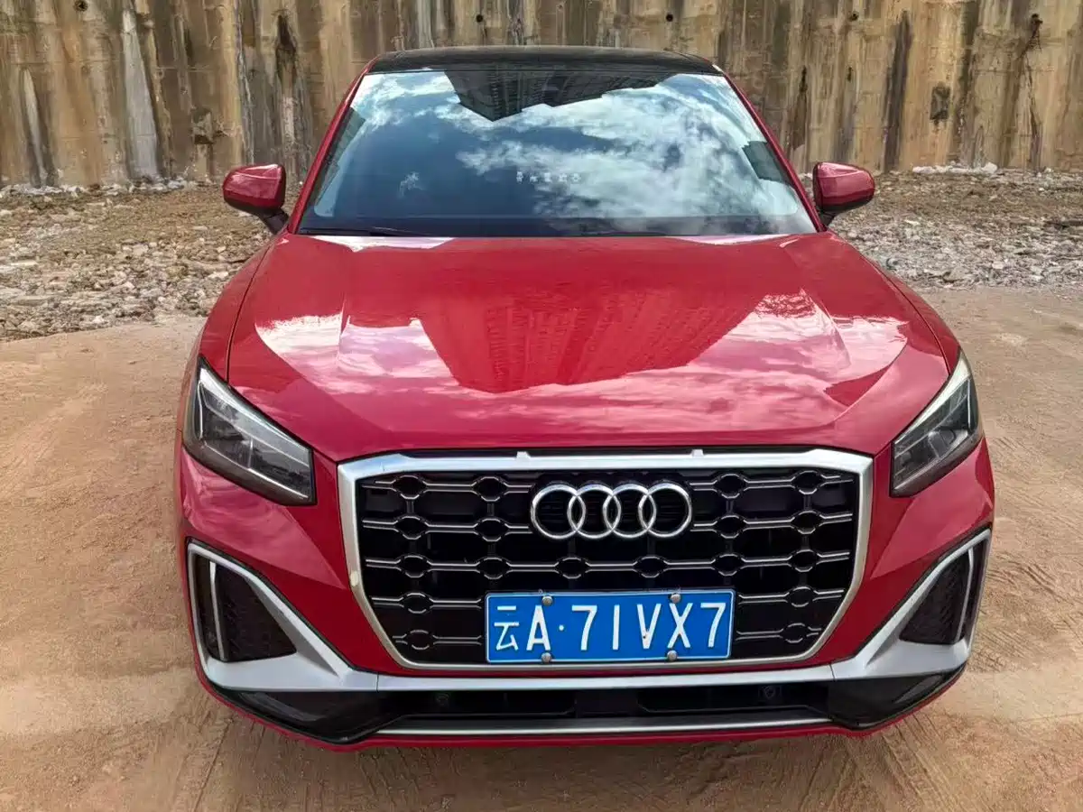 Photo 2 - Audi Q2L