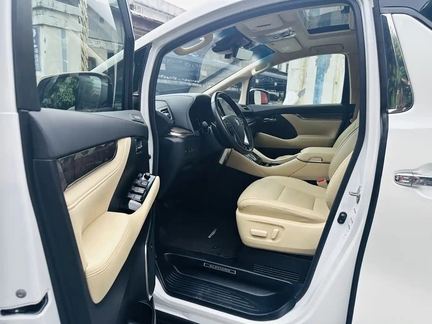 Toyota Alphard 2021 Hybrid 2.5L Ultimate фото 8