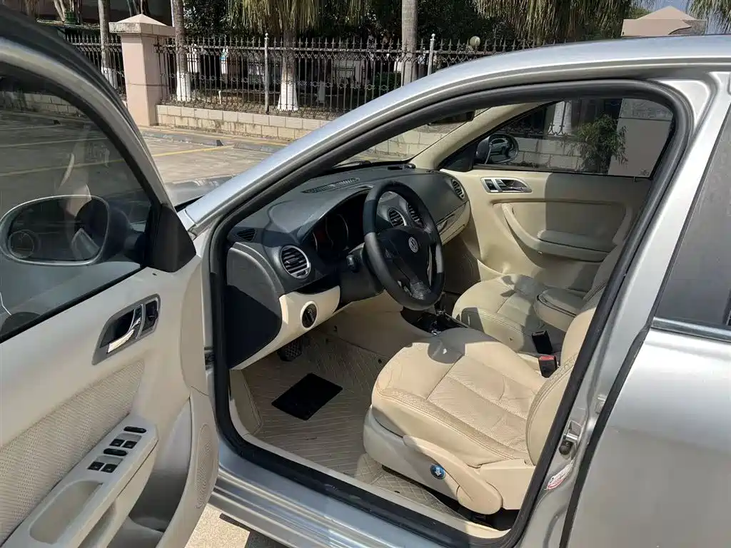 Volkswagen Lavida 2008 1.6L Automatic Elegance Edition фото 4