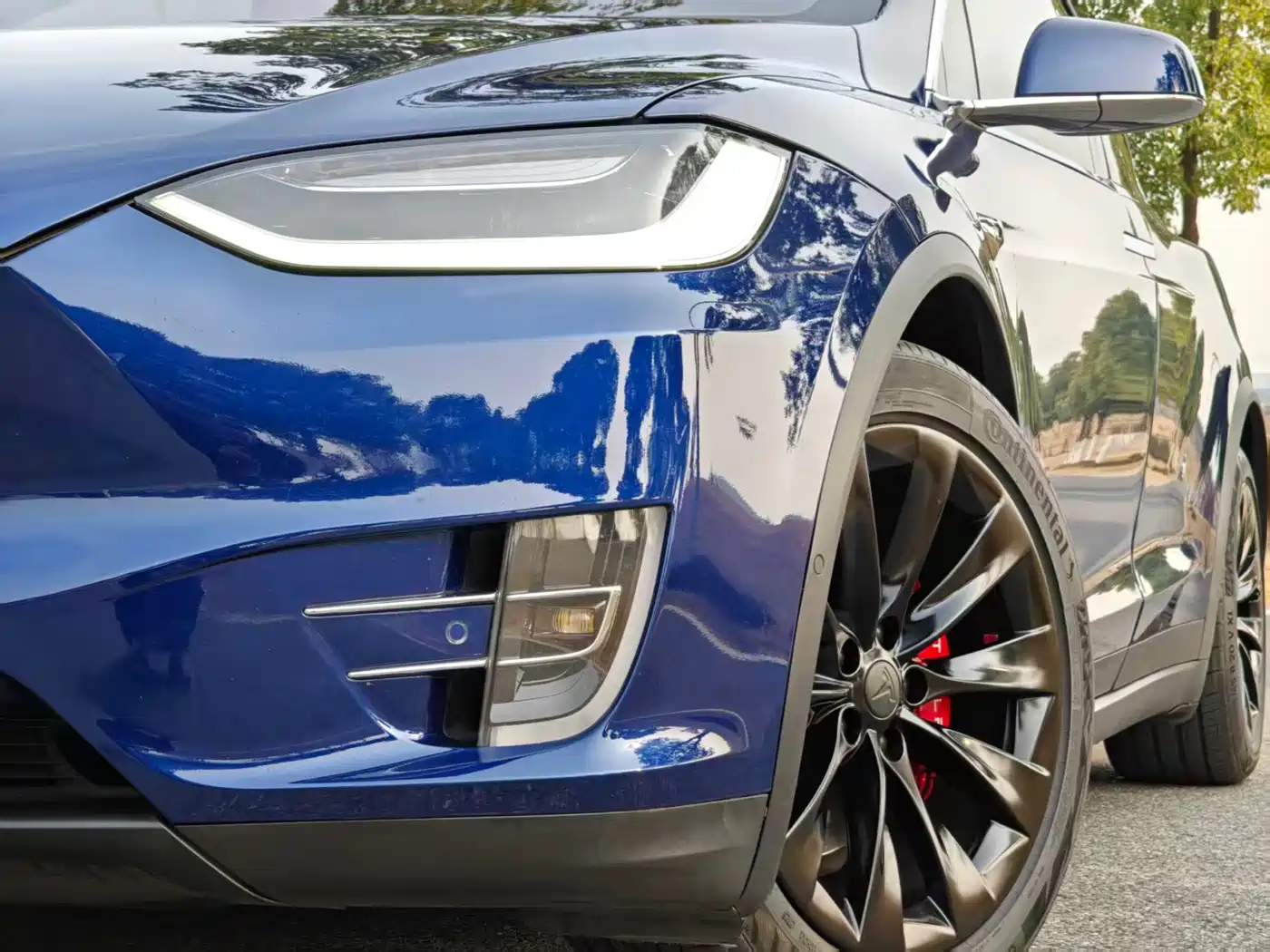 TESLA MODEL X