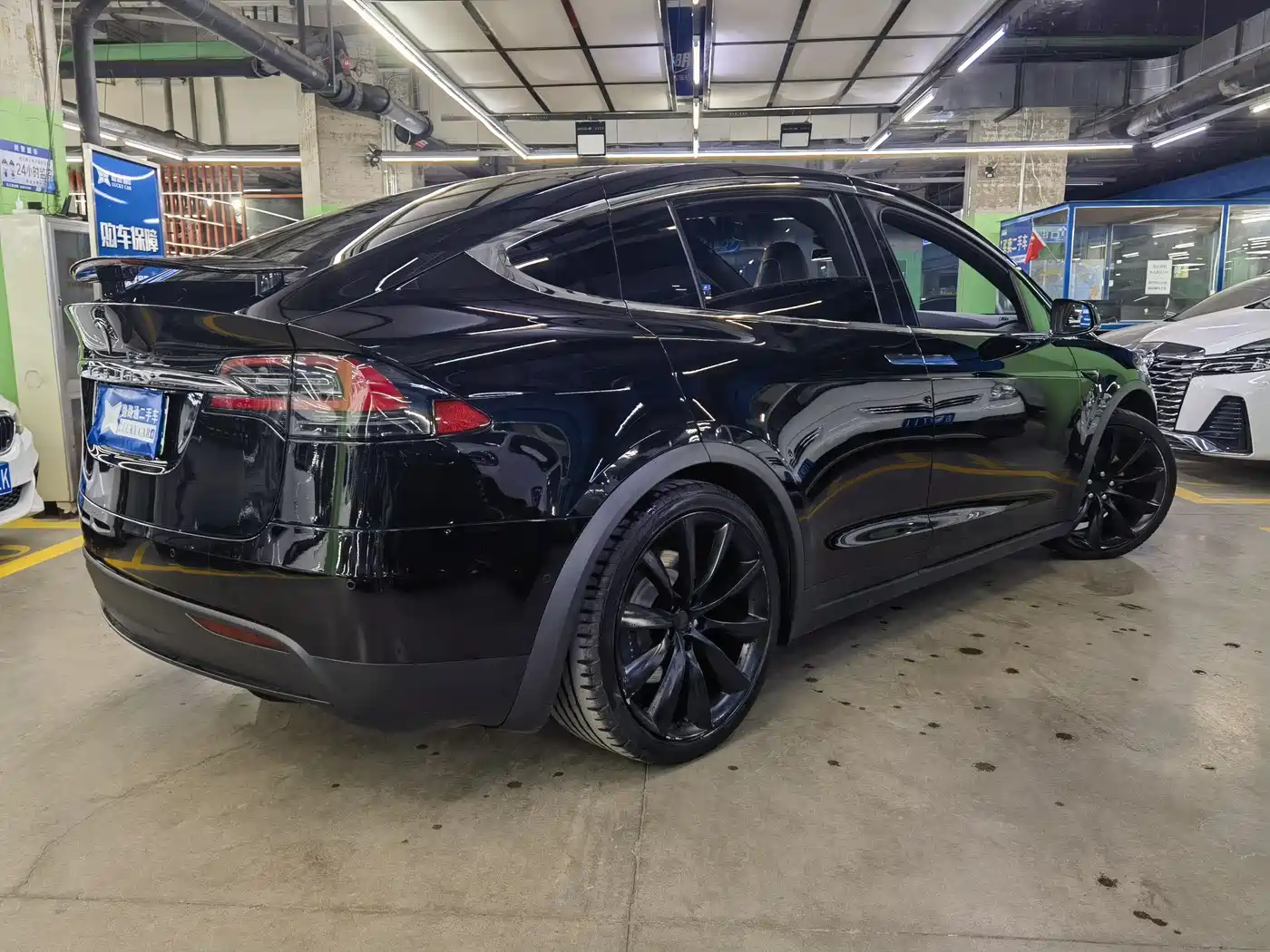 TESLA MODEL X