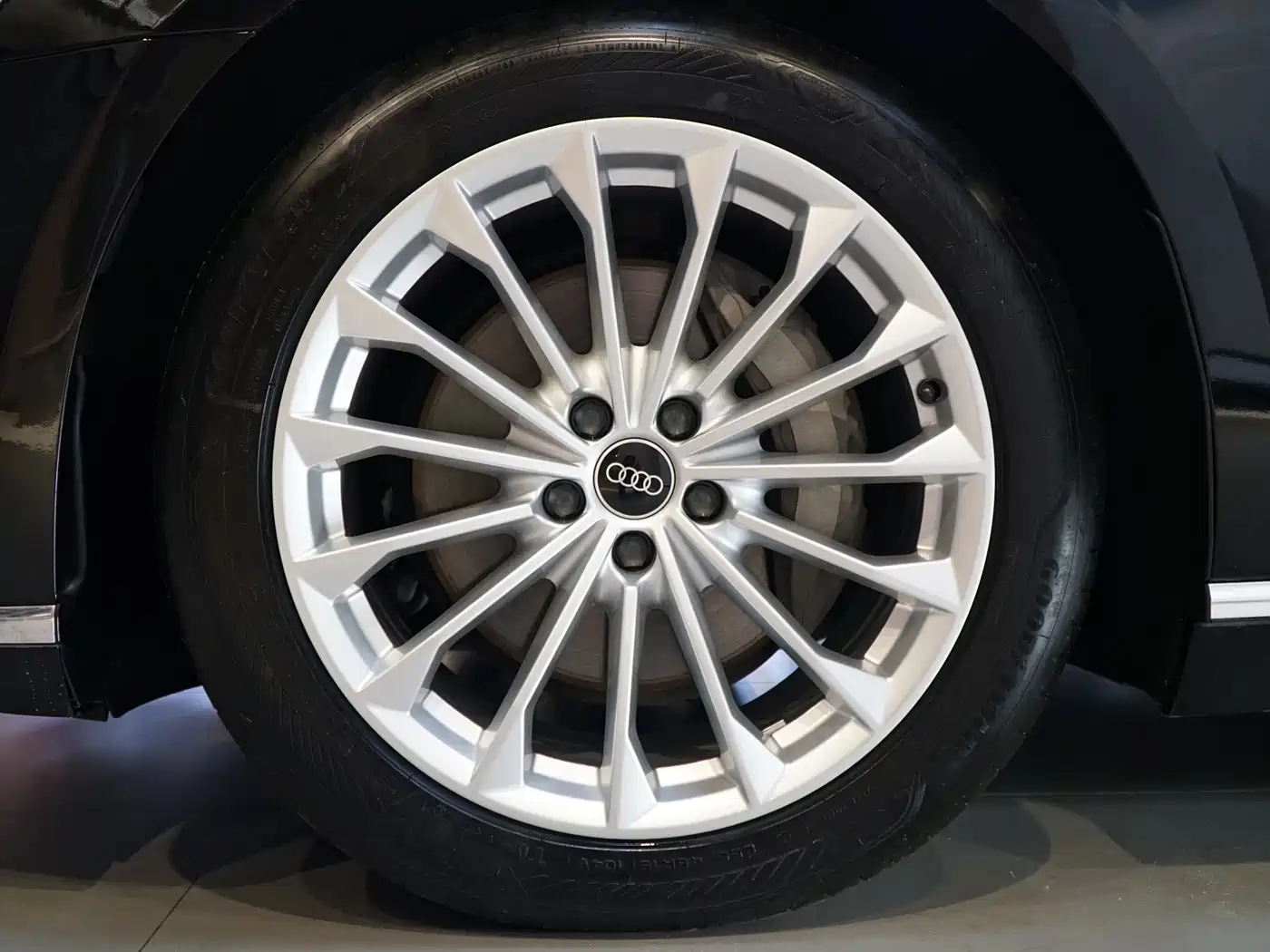 Audi A8 2022 A8L 50 TFSI quattro Comfort Collector's Edition фото 23