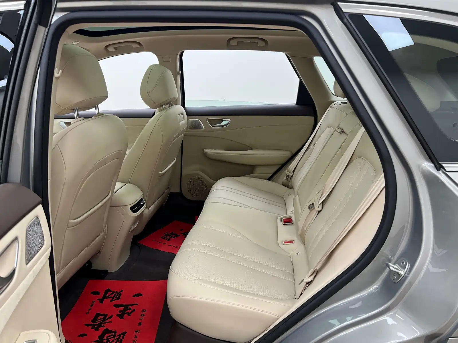 Photo 16 - Shangjie SUV