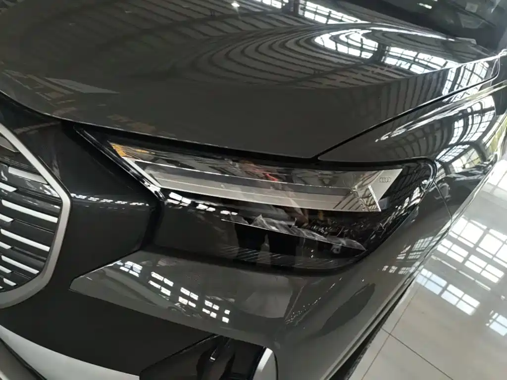 Photo 24 - Audi Q4 e-tron