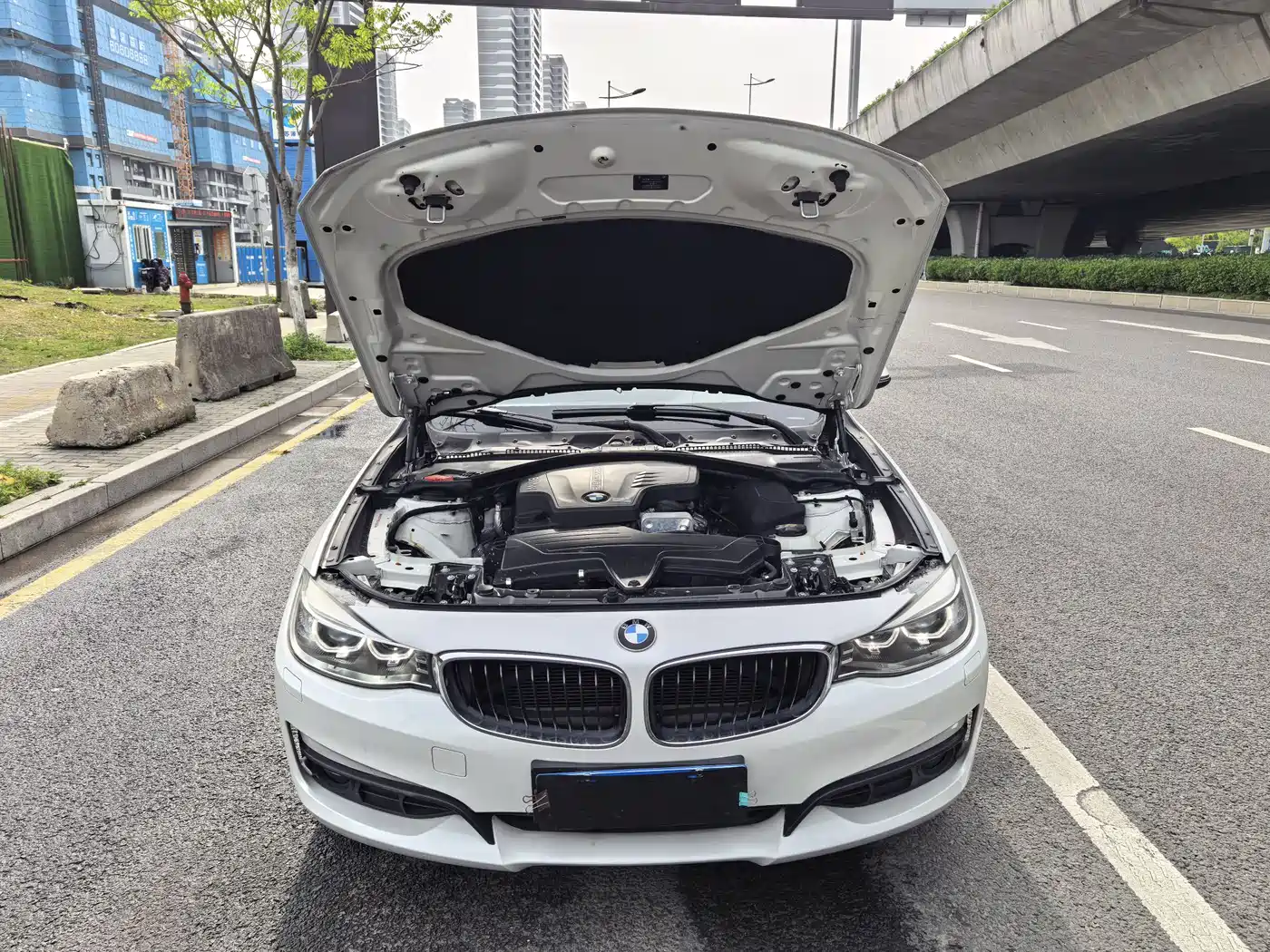 BMW 3 Series GT 2014 320i Leading Edition фото 13