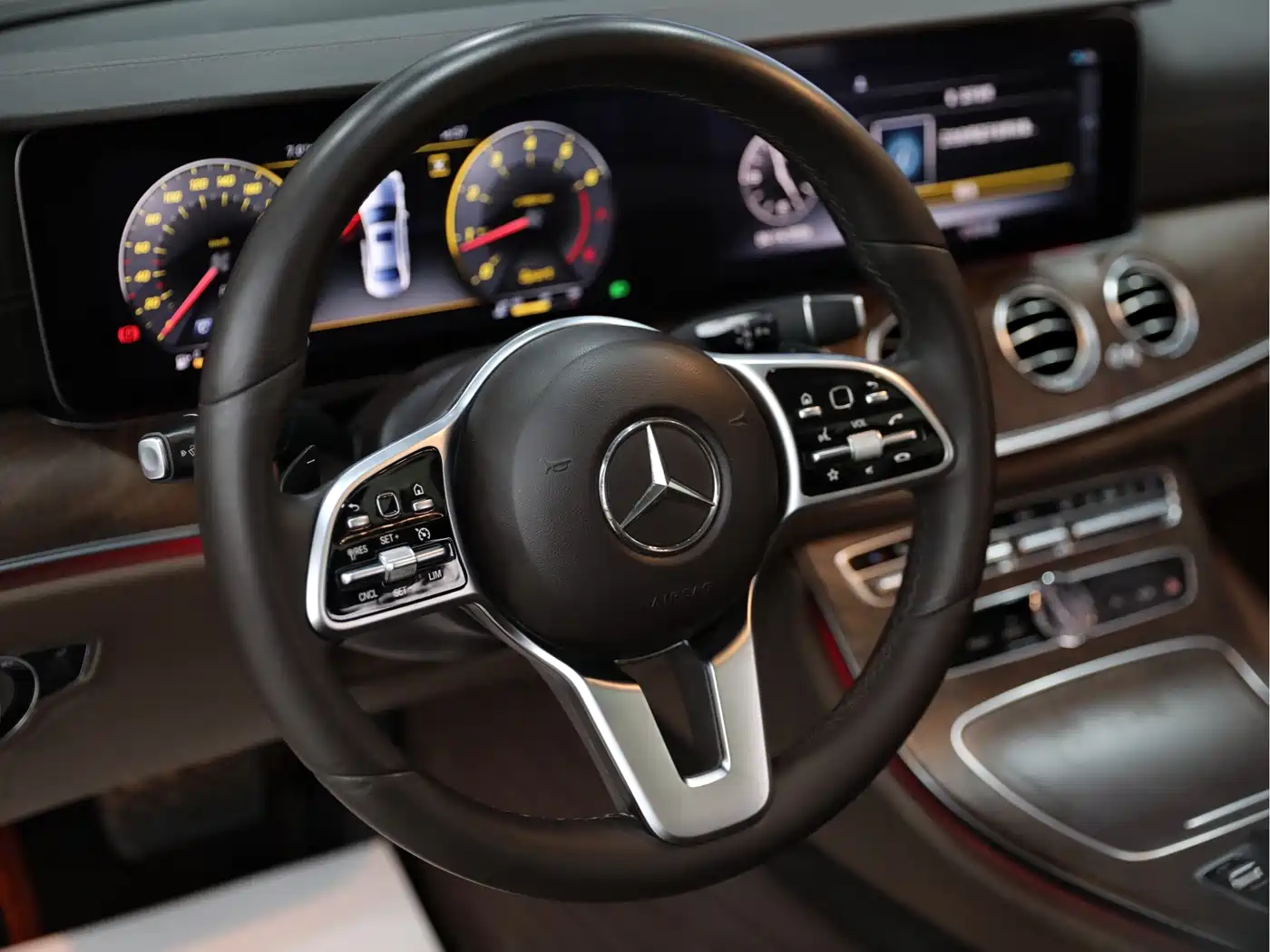 Mercedes-Benz E-Class 2019 E 300 L Luxury фото 8