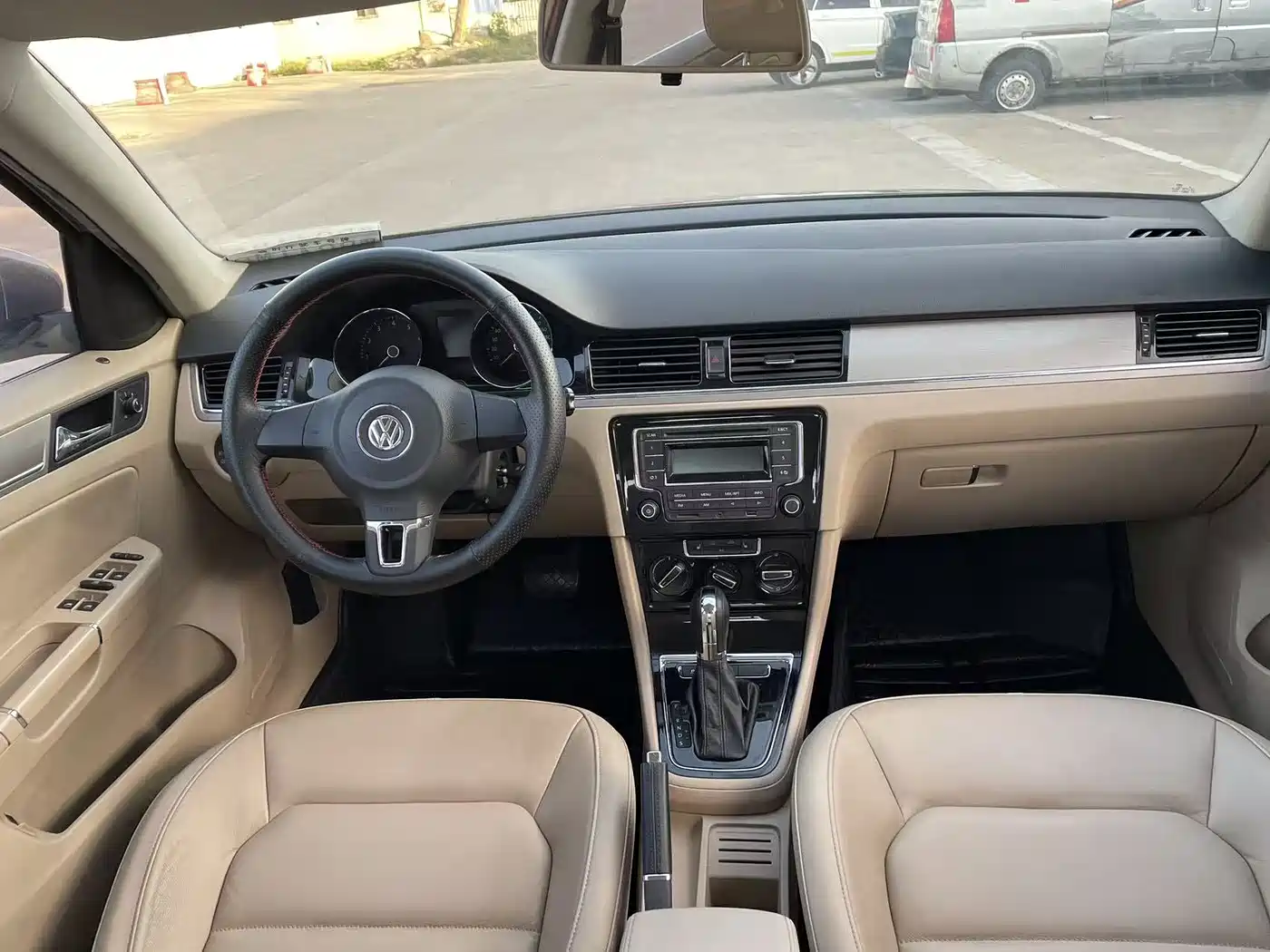 Volkswagen Bora 2013 1.6L Automatic Luxury Model фото 10