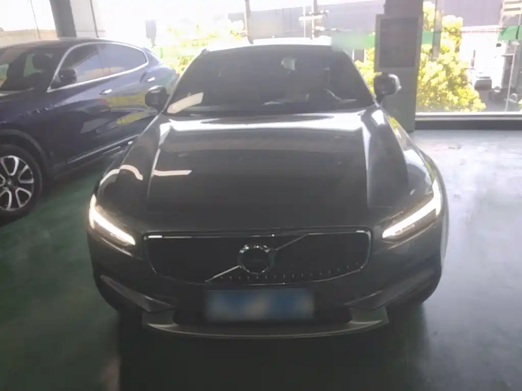 Фото 3 - Volvo V90