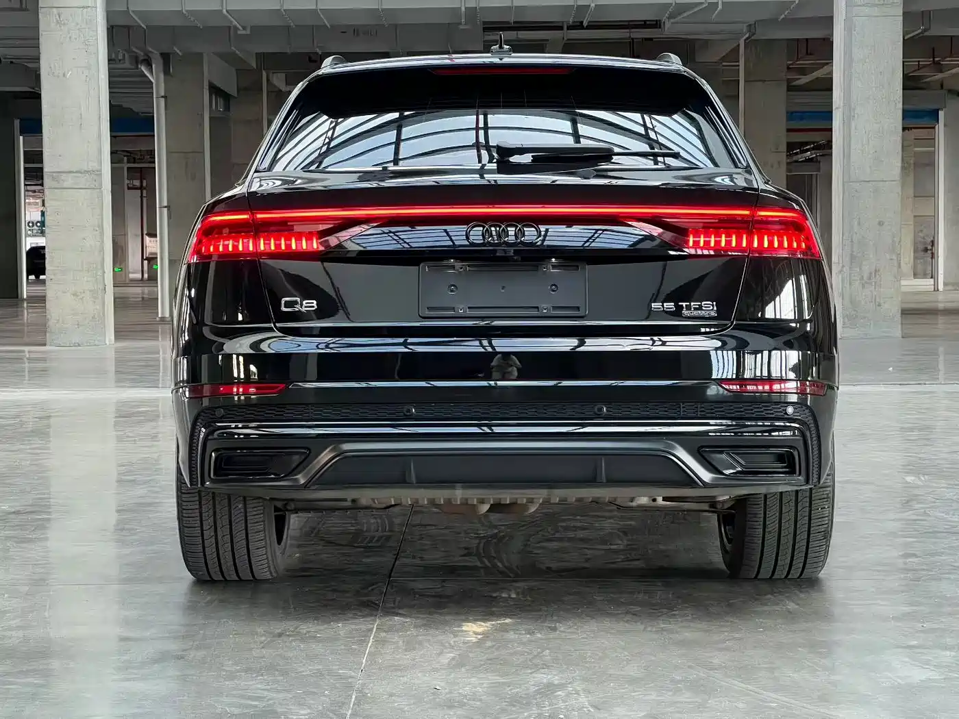 Фото 8 - Audi Q8