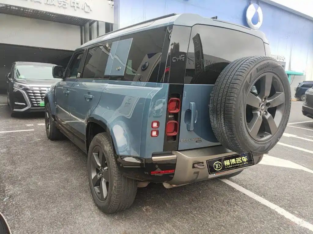 LAND ROVER DEFENDER