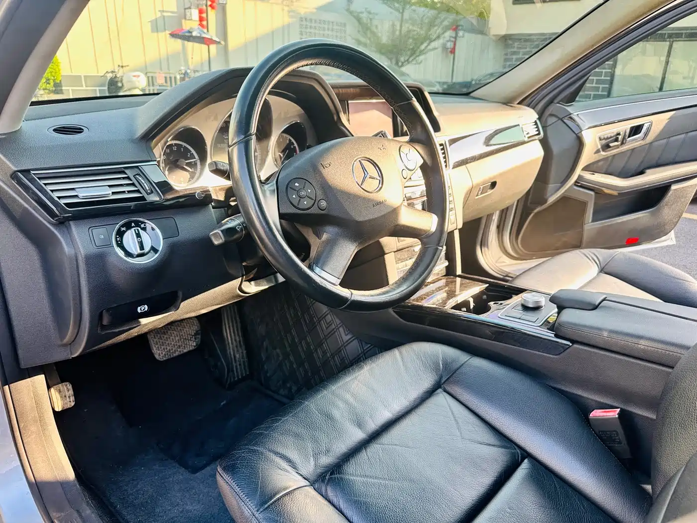 Mercedes-Benz E-Class 2010 E 300 L Fashion фото 15