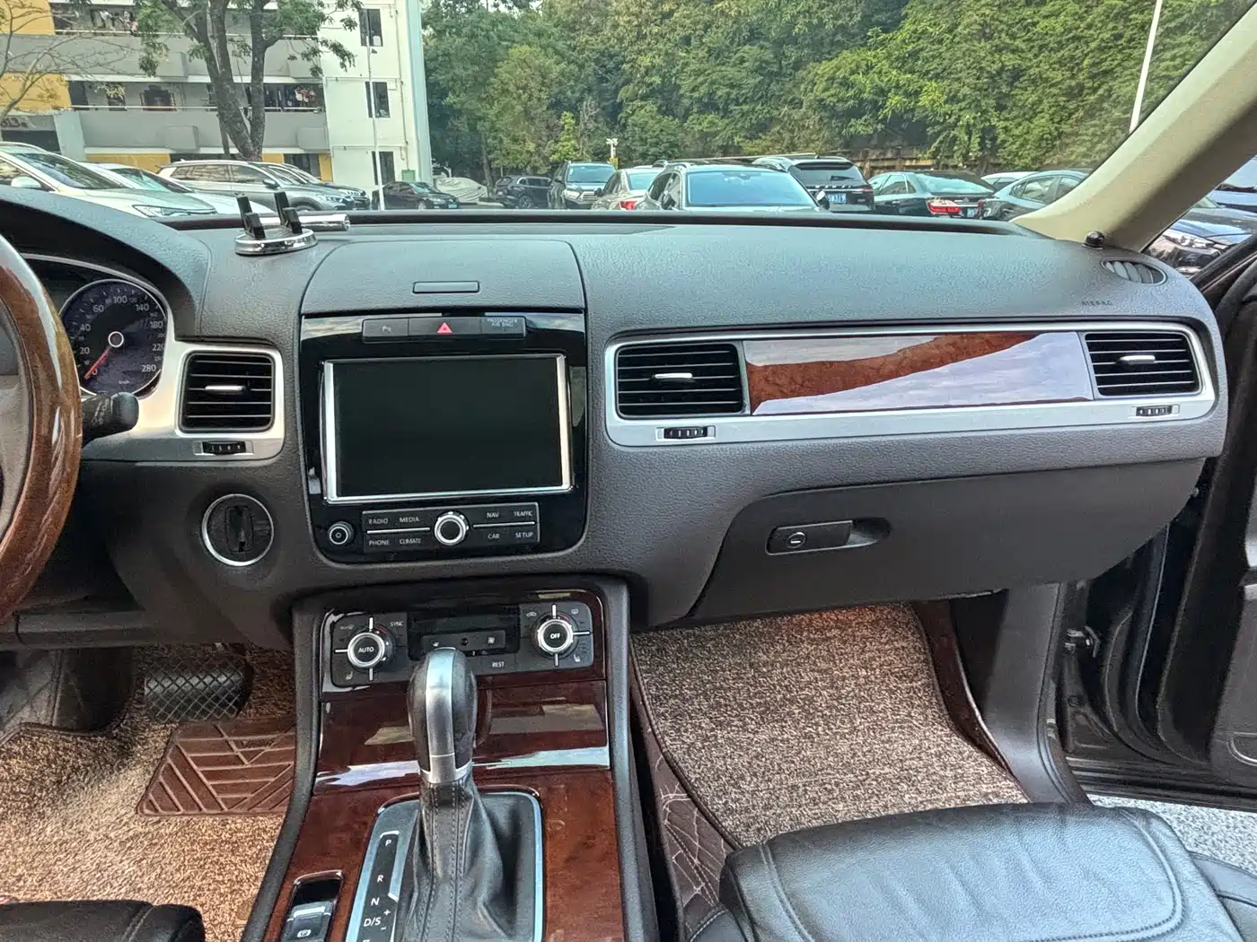 Volkswagen Touareg 2014 3.0TSI New Edge Edition фото 15