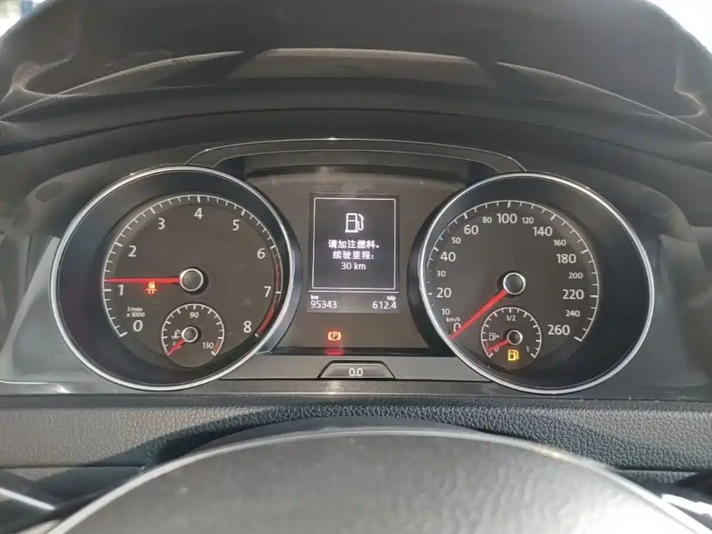 Фото 5 - Volkswagen Golf
