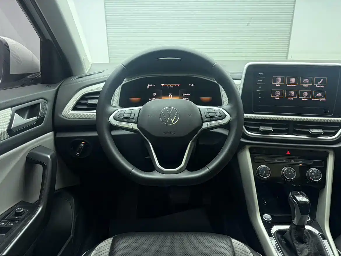 VOLKSWAGEN T ROC EXPLORING SONGS