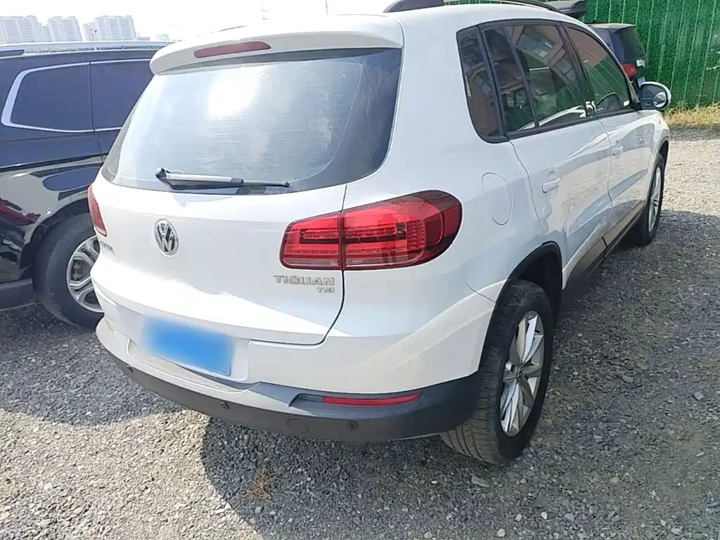 صورة 7 - Volkswagen Tiguan