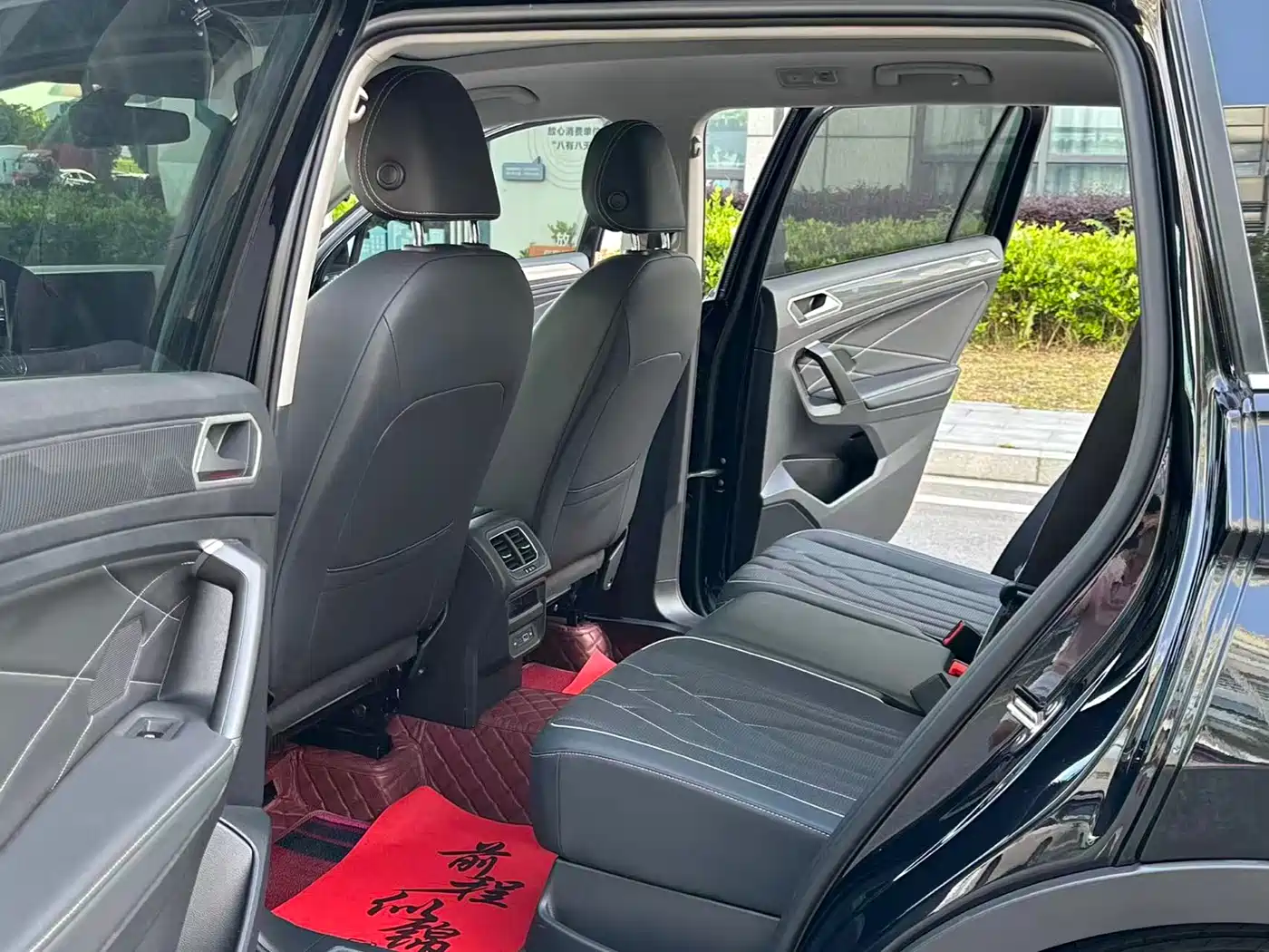 Volkswagen Tiguan L 2024 330TSI Automatic 2WD R-Line Premium Enjoyment Edition фото 6