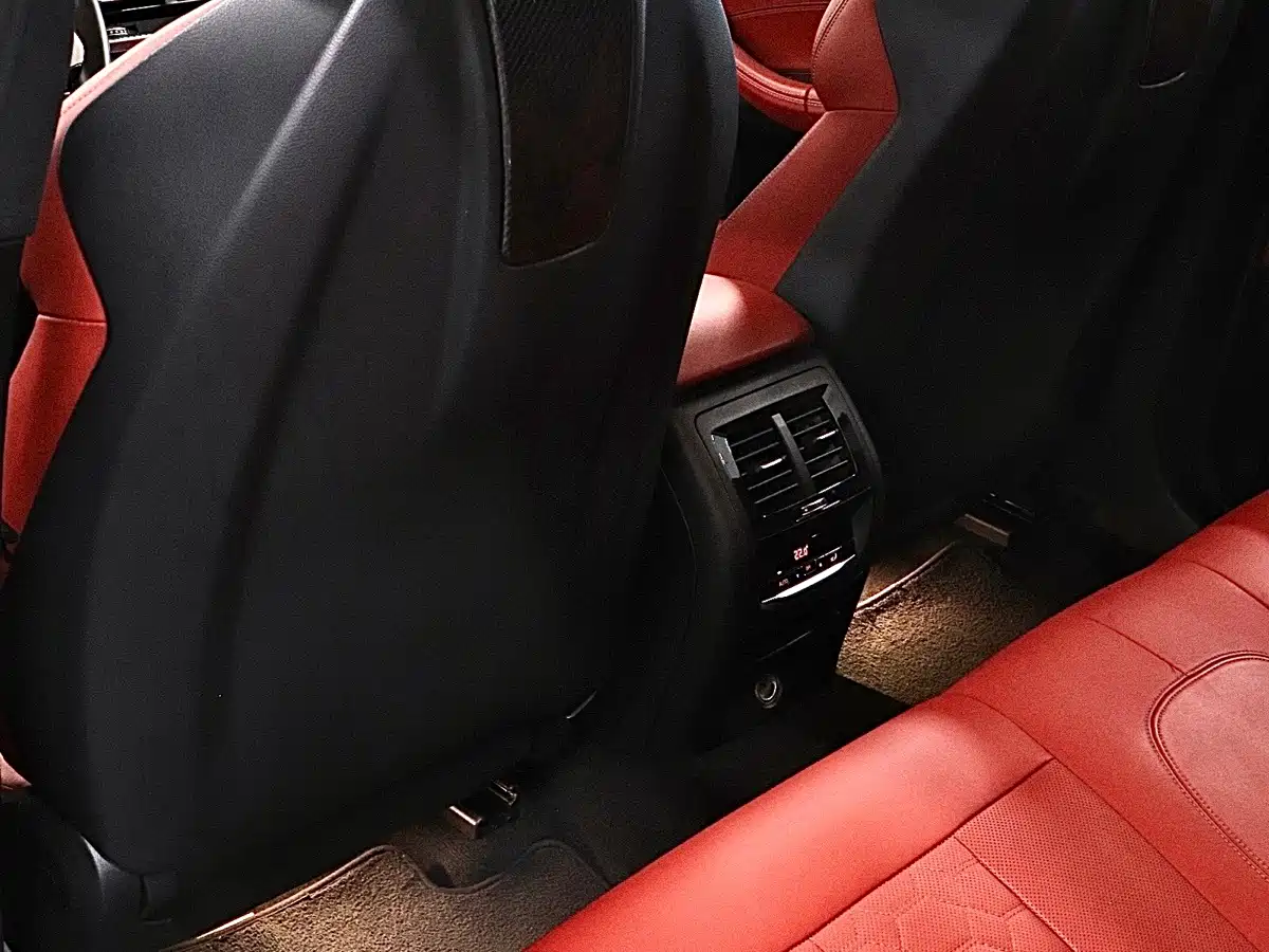 Photo 13 - BMW X4 M
