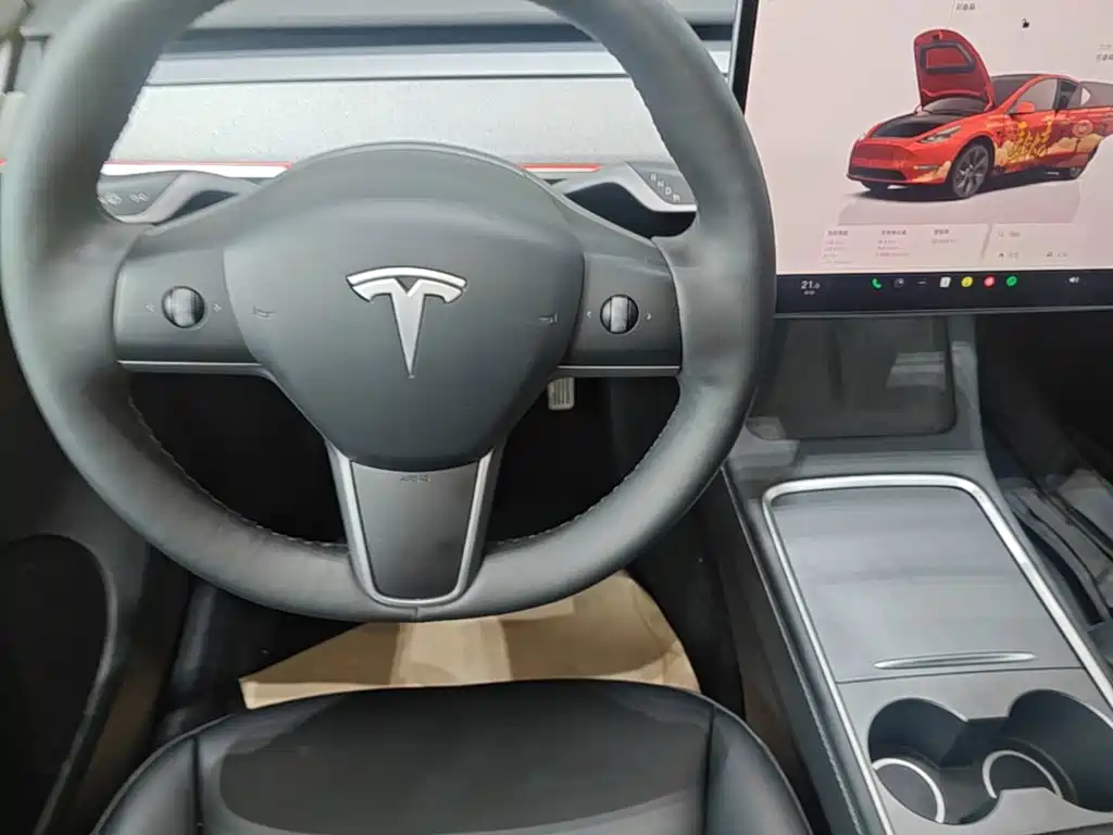 Фото 10 - Tesla Model Y