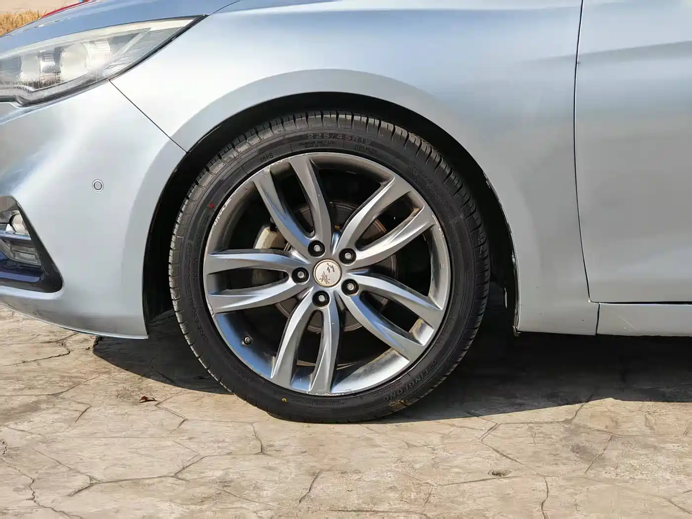 Hongqi H5 2018 30TD Smart Connected Royal Edition фото 8