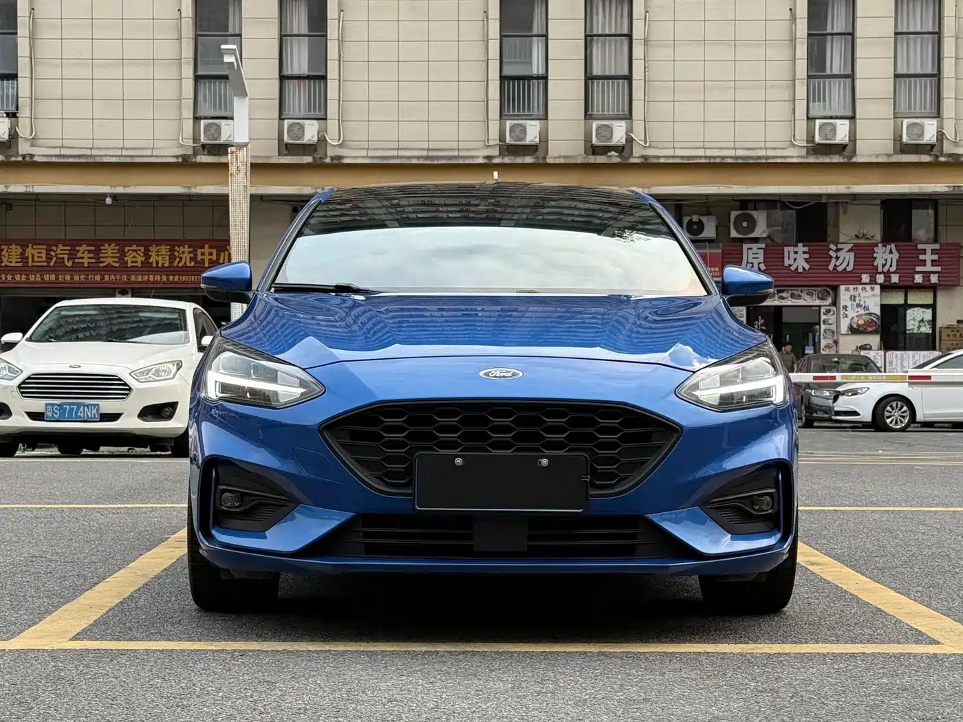 FORD FOX