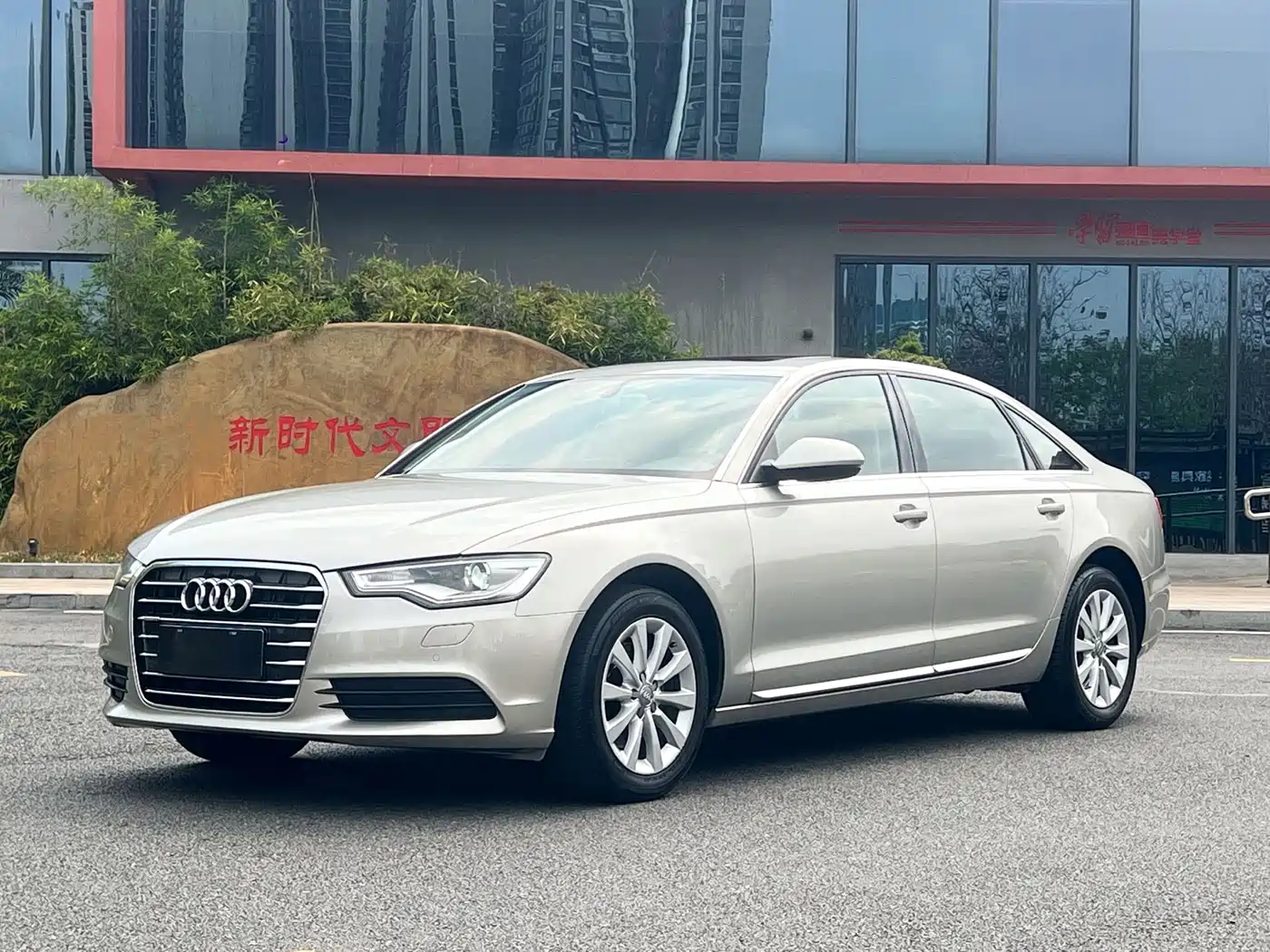 Audi A6L 2015 TFSI Millionth Anniversary Intelligent Leader Type