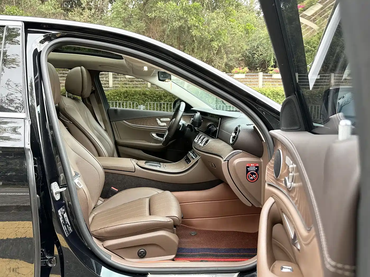 Mercedes-Benz E-Class 2022 E 300 L Fashion фото 9