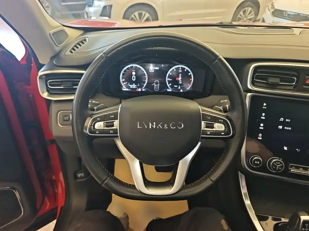 Photo 11 - Lynk & Co 01