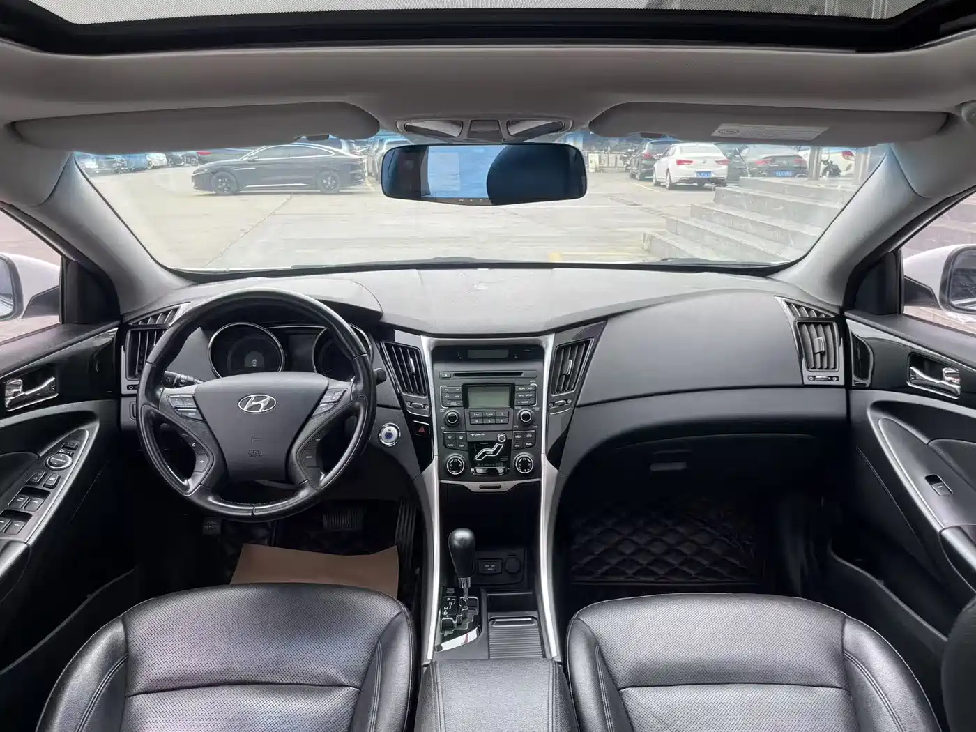 Hyundai Sonata 2014 2.0L Automatic Luxury фото 8