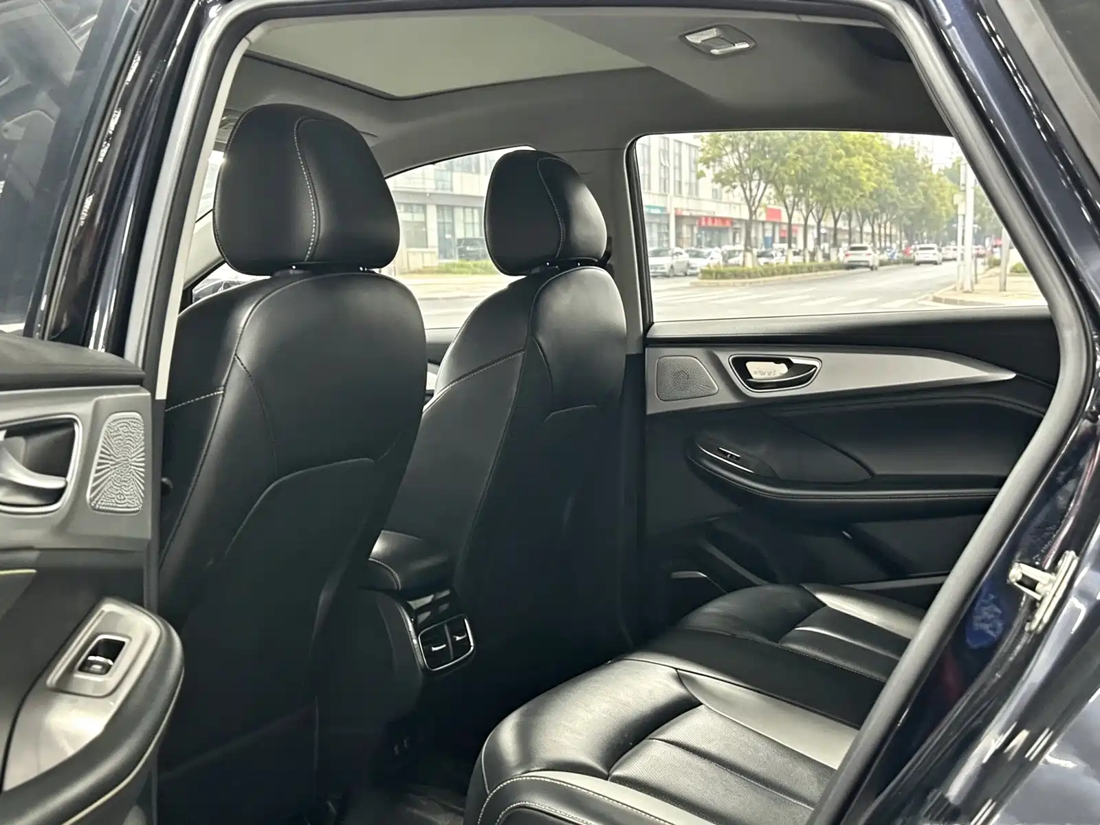 Фото 8 - Roewe i6 MAX EV