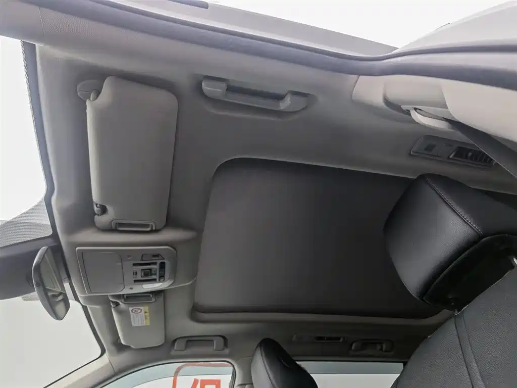 Toyota Highlander 2022 Model Dual Engine 2.5L 4WD Premium Edition 7-Seater фото 14