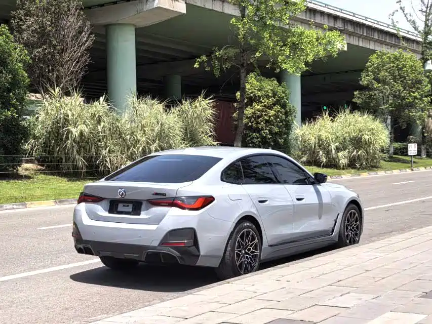 BMW i4 2023 eDrive35 фото 8