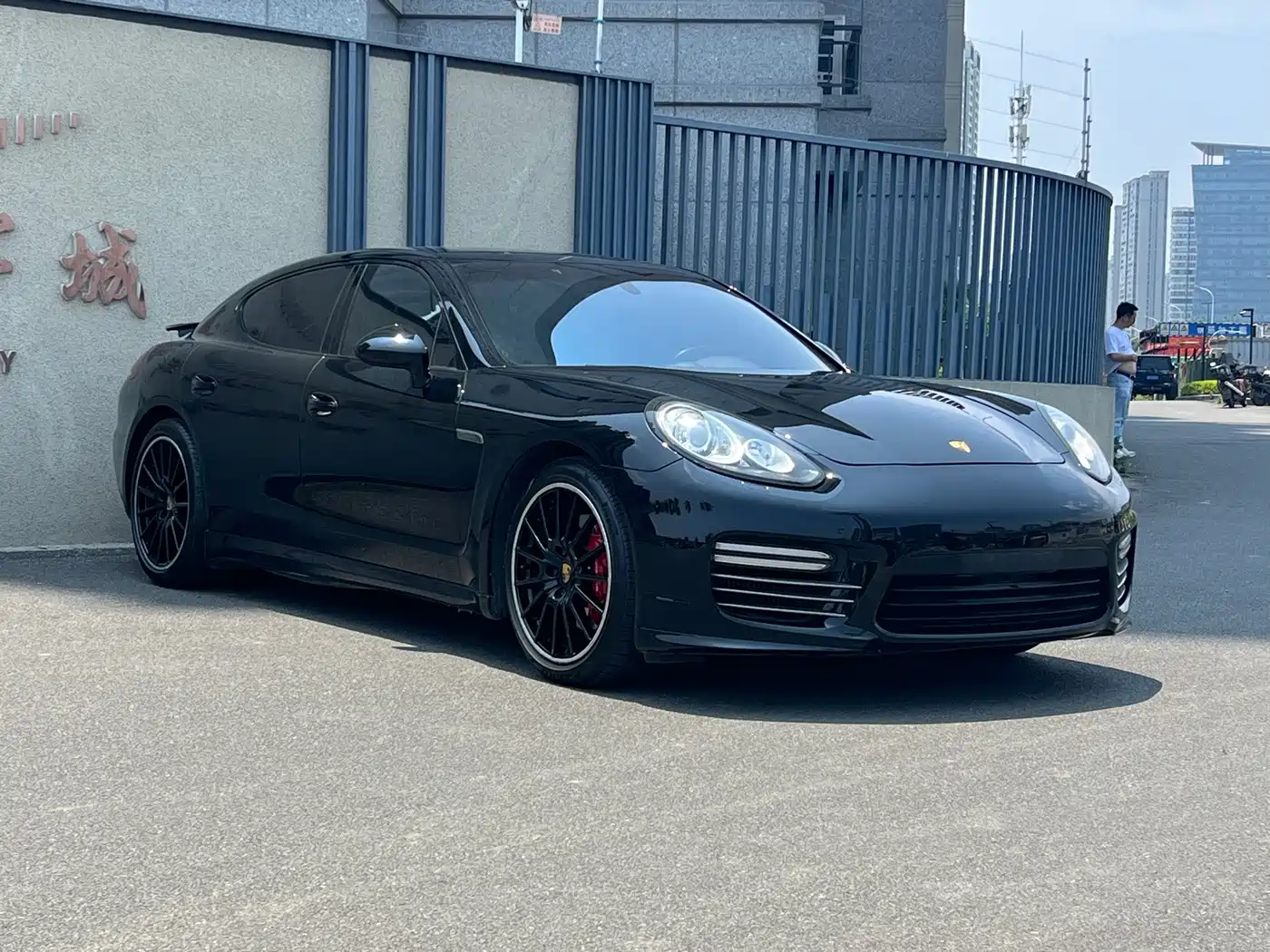 Фото 3 - Porsche Panamera
