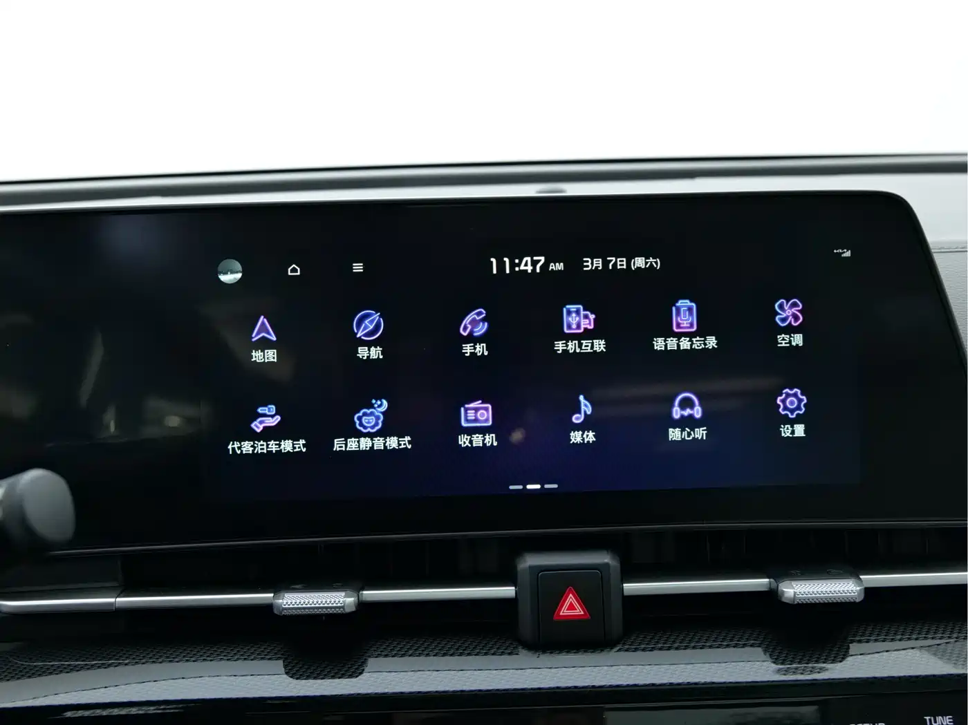 KIA LION PLATINUM EXPANDS THE WORLD