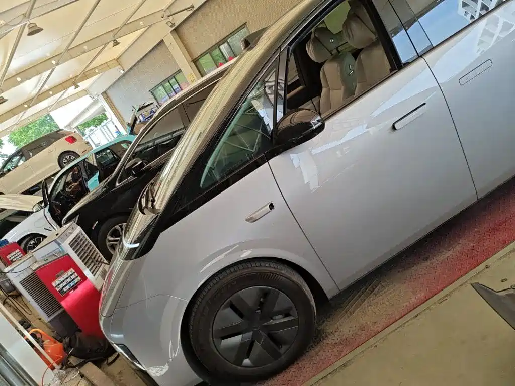 Li Auto MEGA 2025 2024 Ultra