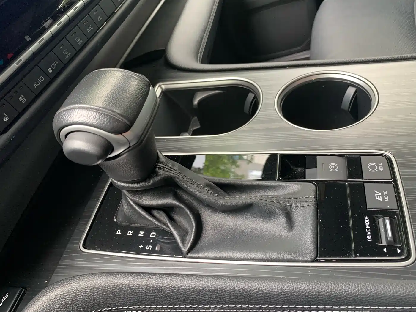 Toyota Sienna 2023 2.5L Hybrid Premium Edition фото 19