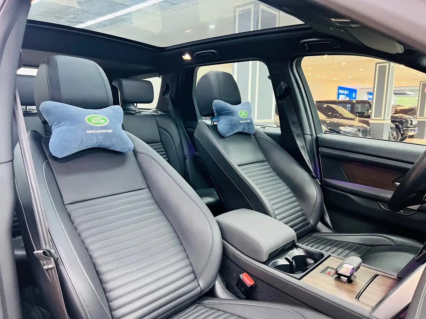 Land Rover Discovery Sport PHEV 2024 1.5T P300e Plug-in Hybrid фото 13