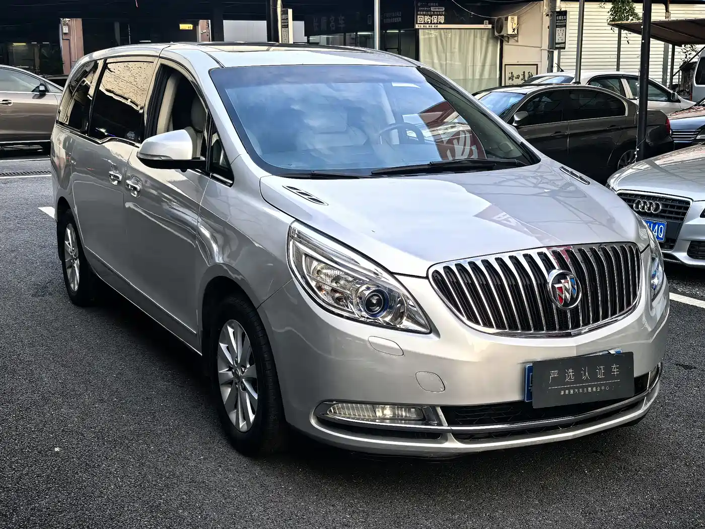 Buick GL8 2011 2.4L LT Luxury Business Executive фото 3