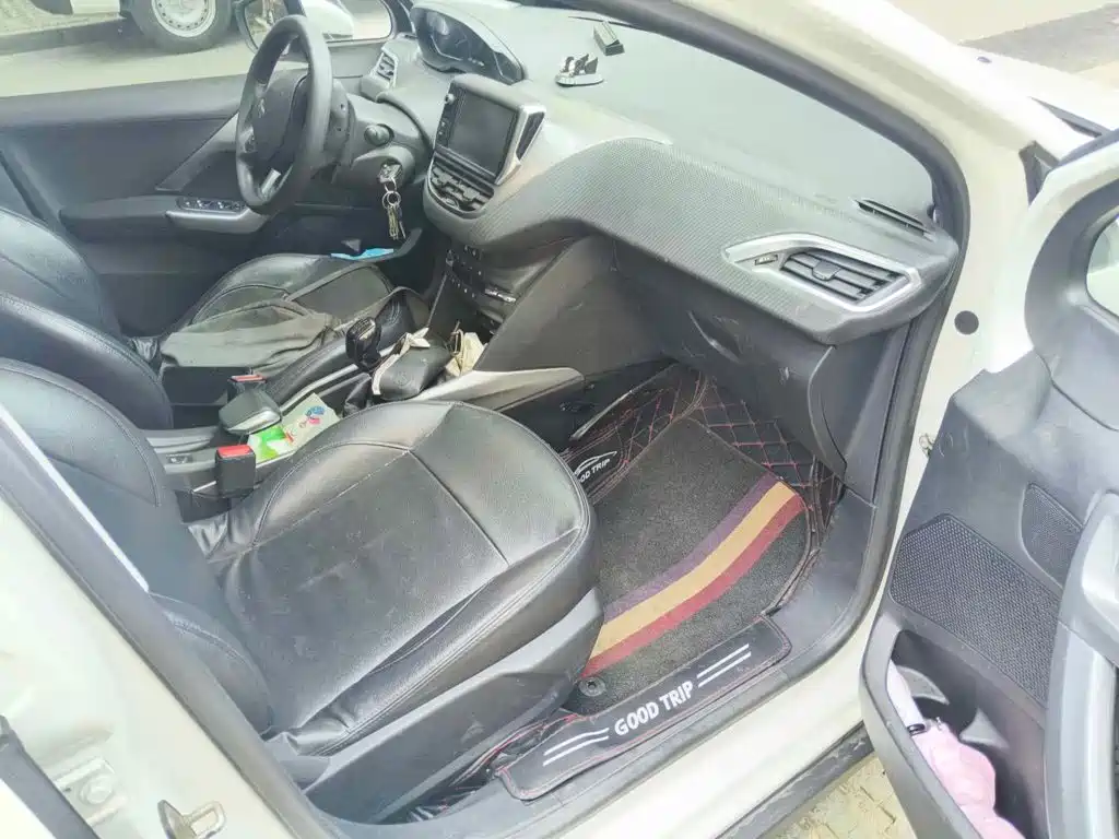 Photo 13 - Peugeot 2008