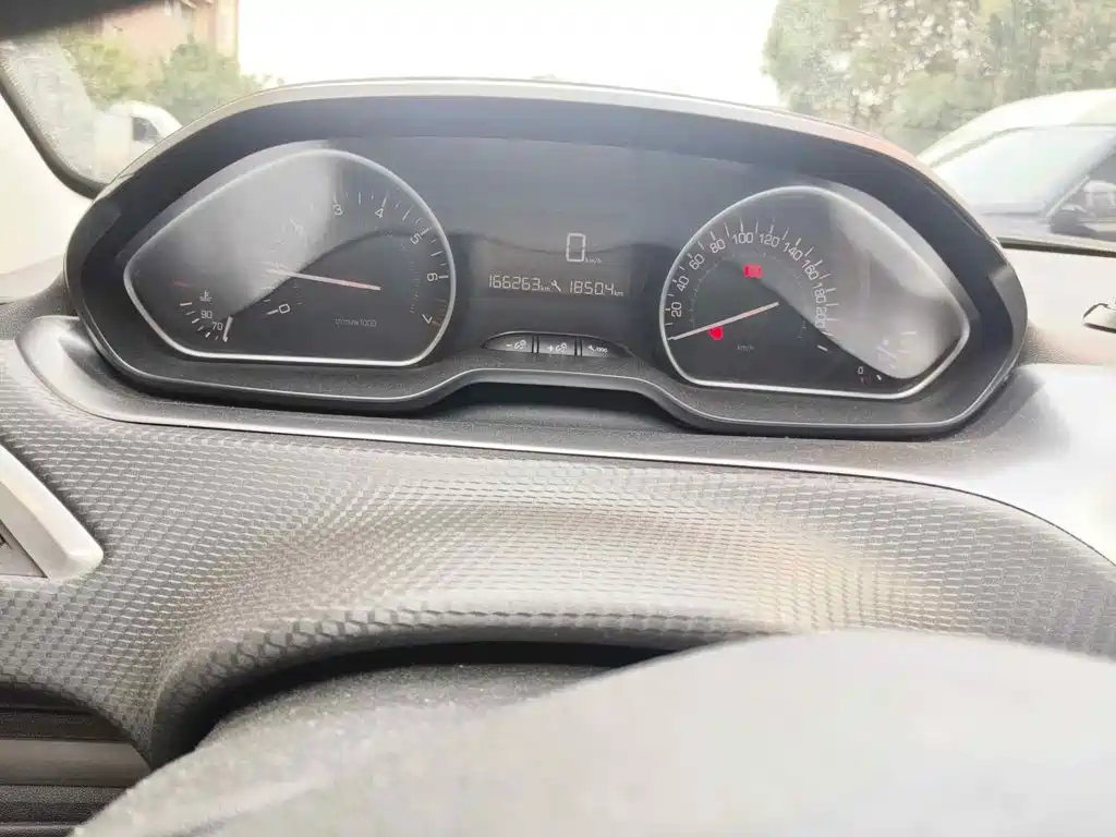Photo 4 - Peugeot 2008