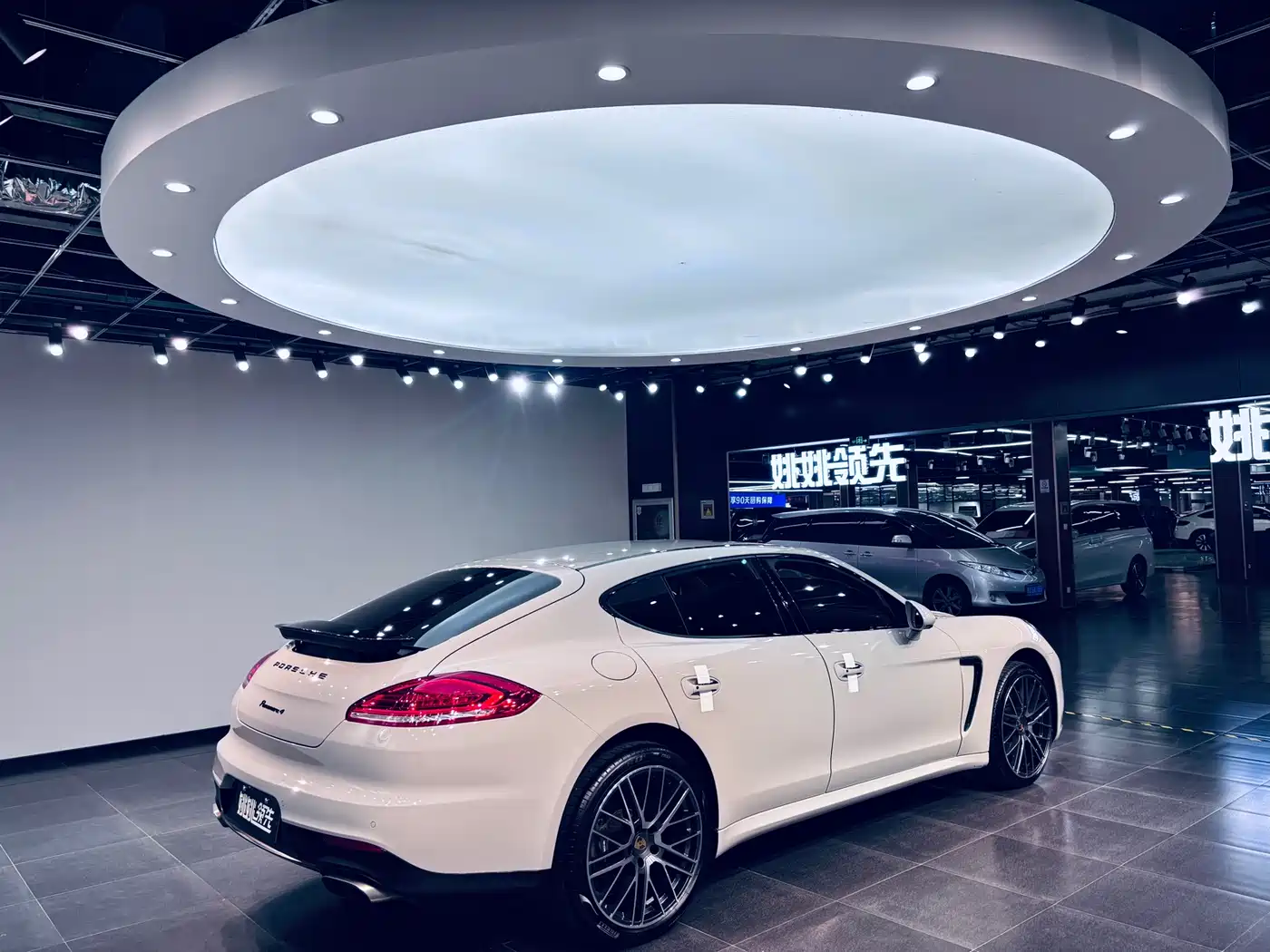 Porsche Panamera 2014 Panamera 4 3.0T фото 3