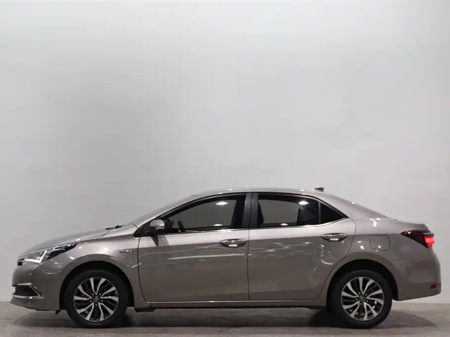 Toyota Corolla 2017 Facelift Hybrid 1.8L E-CVT Leading Edition фото 3