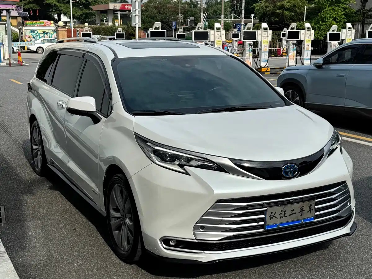 Фото 3 - Toyota Sienna