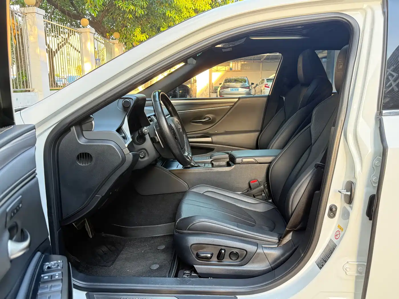 Фото 7 - Lexus ES