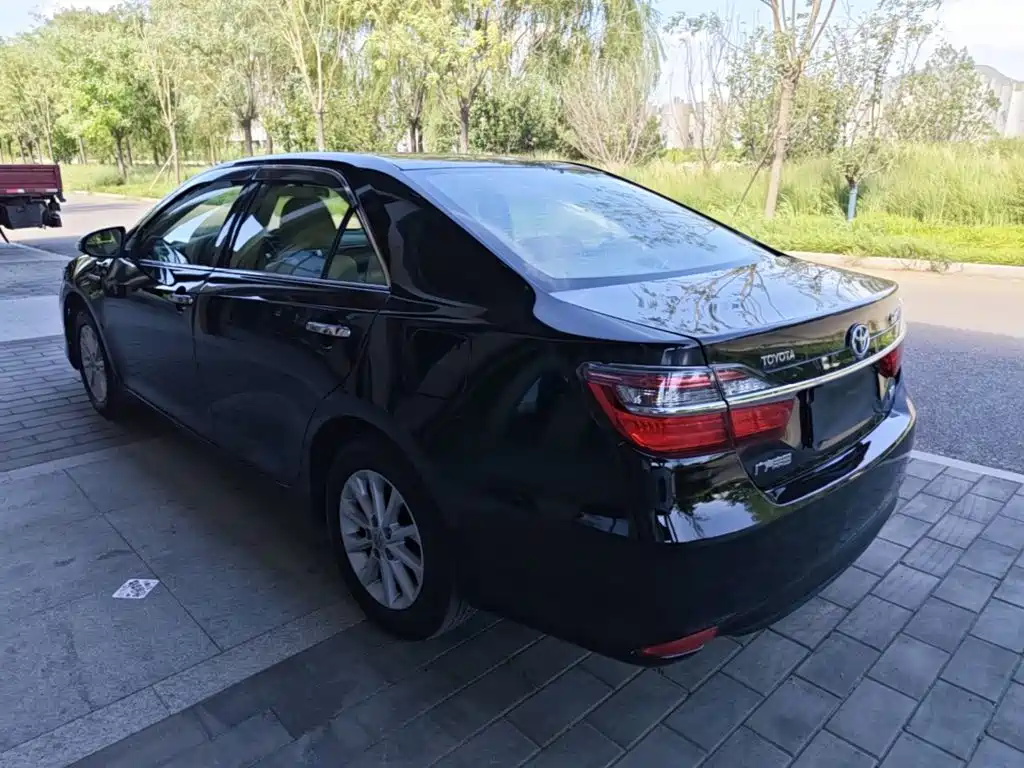 Фото 5 - Toyota Camry
