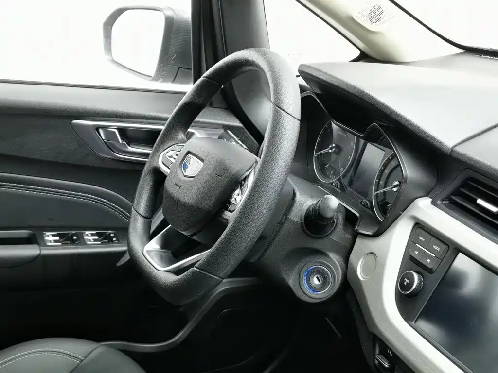 Фото 22 - Geely Vision X3